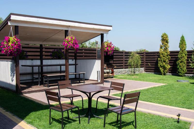 Comment r&eacute;ussir la pose de votre pergola en quelques &eacute;tapes ?