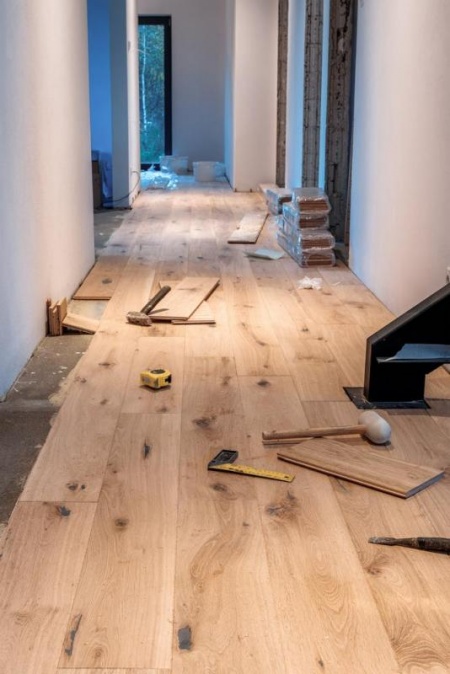 Les secrets d'une pose de parquet r&eacute;ussie par des artisans experts